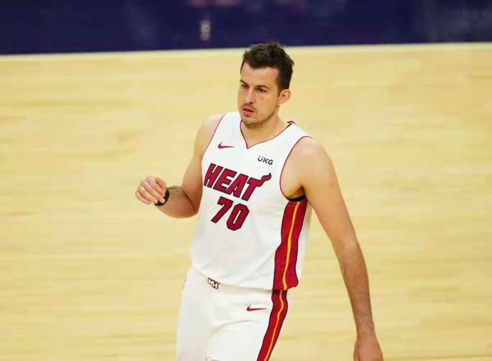 刘华体会讲体育课|勇士新赛季球员期待与评价:伊戈达拉,波特和别利察!