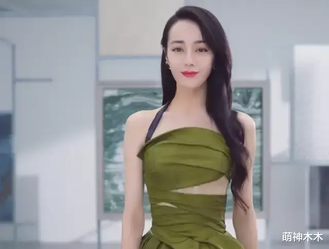 迪丽热巴|热巴又为新戏瘦成纸片人，虎牙包子脸回不来了，高雯堪称最后颜巅