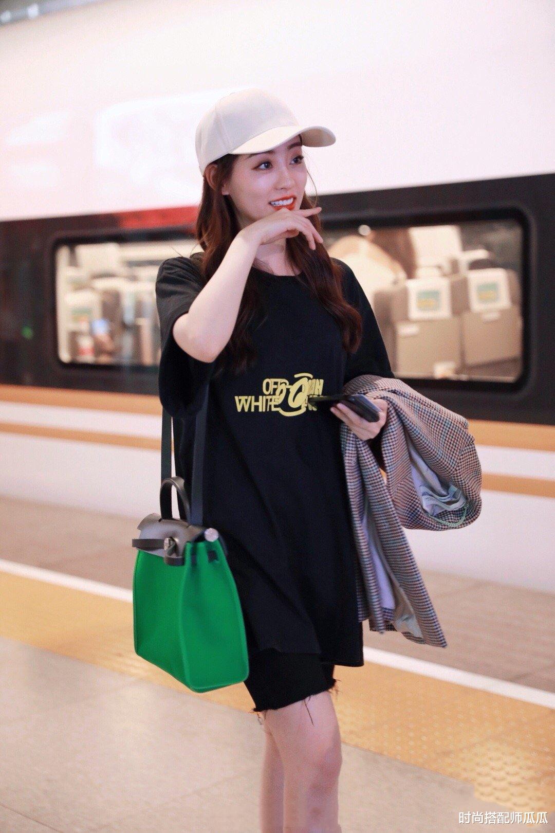 发型|祝绪丹被发型“坑”了，厚刘海配上紧身牛仔衣，气质全无还有点土