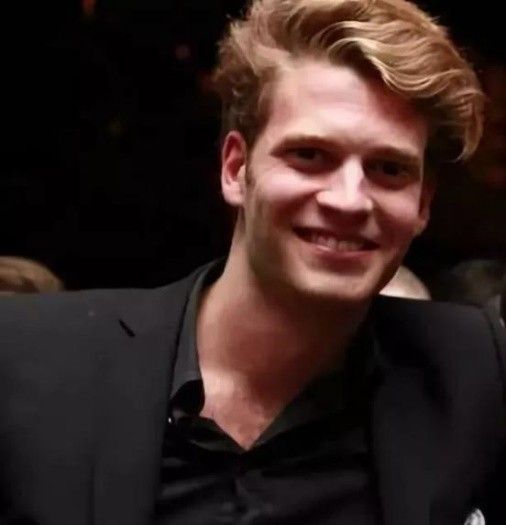 威廉|戴安娜高颜值的娘家人：27岁侄子比威廉还帅，继承家产和伯爵头衔