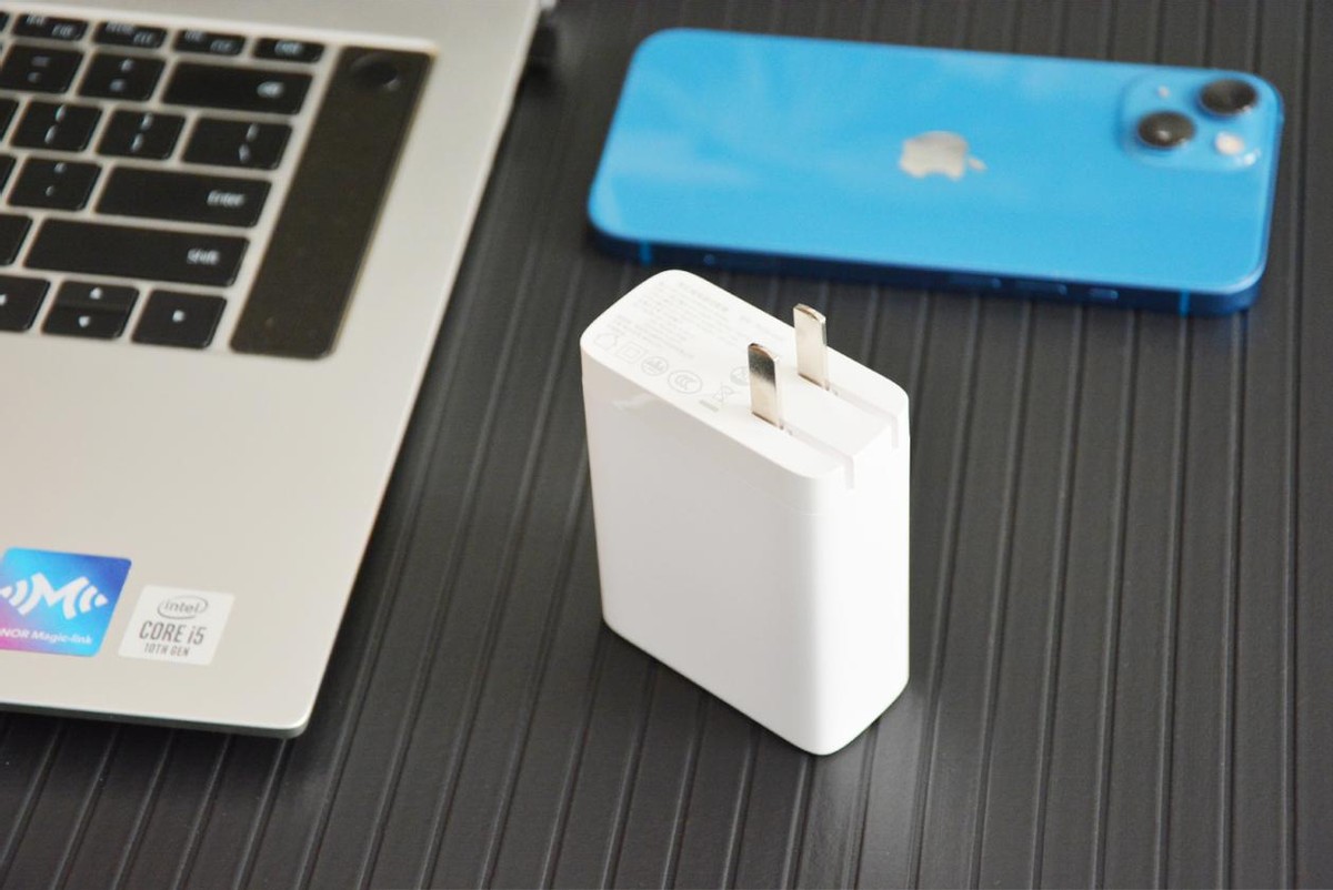 跨年|支持3C+1U插口，一次带满4个，奥睿科100W氮化镓充电器真香