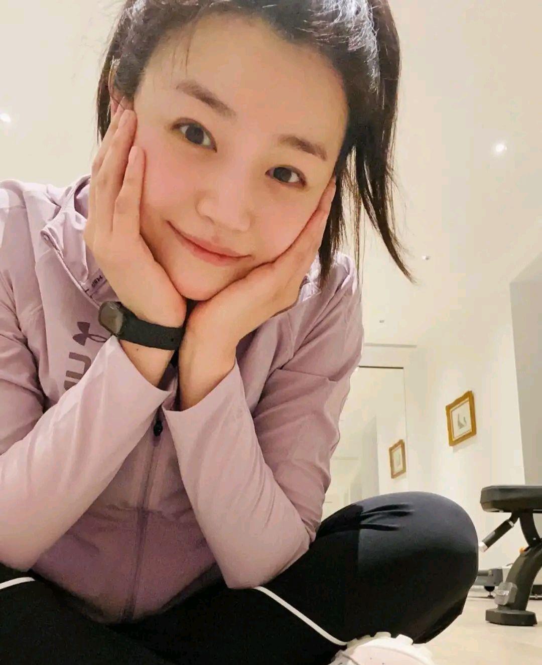 陈妍希 陈妍希惧怕网友称她“小笼包”，每天疯狂减肥3个小时，吃菜不放盐