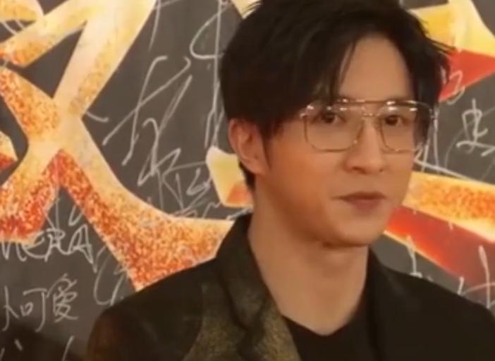 韩雪|明星被占便宜的尴尬瞬间，薛之谦被吻，韩雪吓坏，刘亦菲最惨