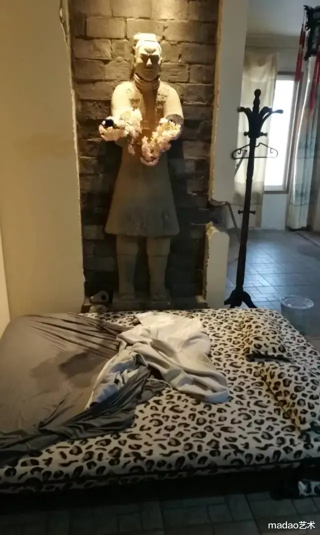 设计师已经不止接地气，都开始接地府了，让你知道什么叫作惊悚