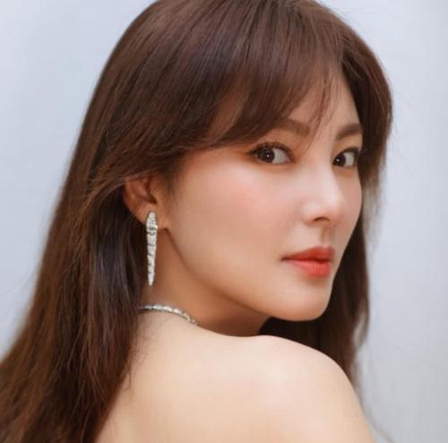 周星驰|当年她“零片酬”演周星驰电影，只为报提携之恩，却收到千万红包