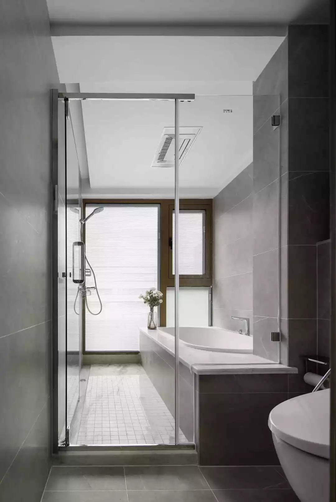 150㎡现代简约,客厅太宽敞,装个矮墙电视墙,隔出一个办公房