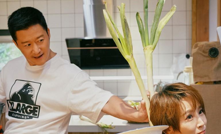 吴京|叫谢楠太生疏，叫老婆又太普通，看看吴京的叫法：一般人得挨揍！