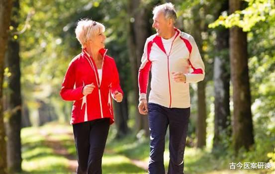 血糖|“天然胰岛素”被65岁退休教师发现，不是苦瓜，你若爱吃，血糖慢慢往下降