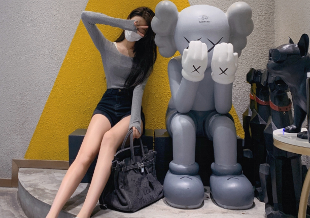 都美竹|都美竹形象翻车？群聊中满嘴脏话，指责吴亦凡粉丝是小丑