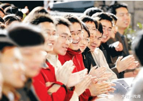 离职|“高利润”行业悄然兴起，不少大学生闷声发财，选对就是赚到