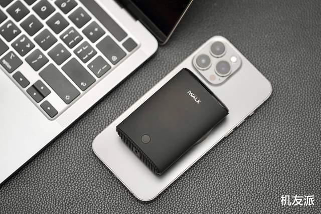 magsafe|iPhone 13必备！iWALK magsafe磁吸充电宝上手体验，真方便