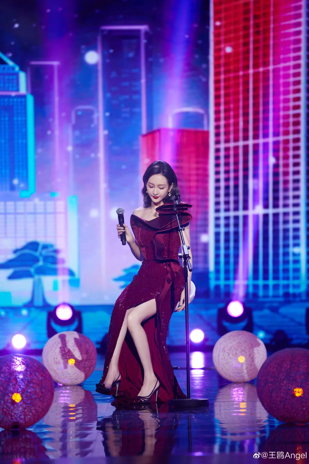 王鸥|王鸥新恋情背后，还藏了这么大个“瓜”？