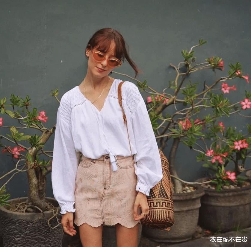 刘海|脸上有这3处“特征”的女生，不太适合露额头，有刘海看着更女神