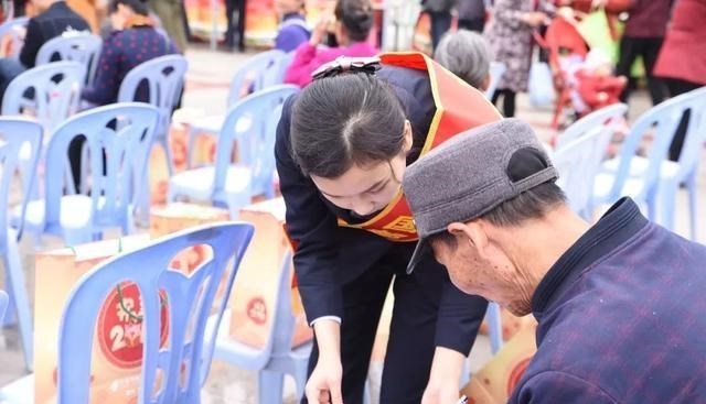 梵恩诗伊宁哥|“香饽饽”不香了？年轻人不再想进银行，内部员工：晋升难压力大