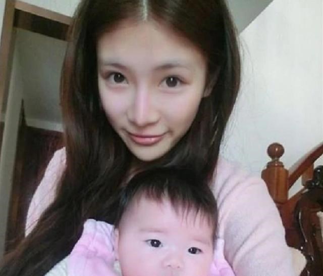 小贤看的体育 南京富豪怀疑妻子不忠，捅妻六十多刀悲惨离世，当时女儿就在旁边