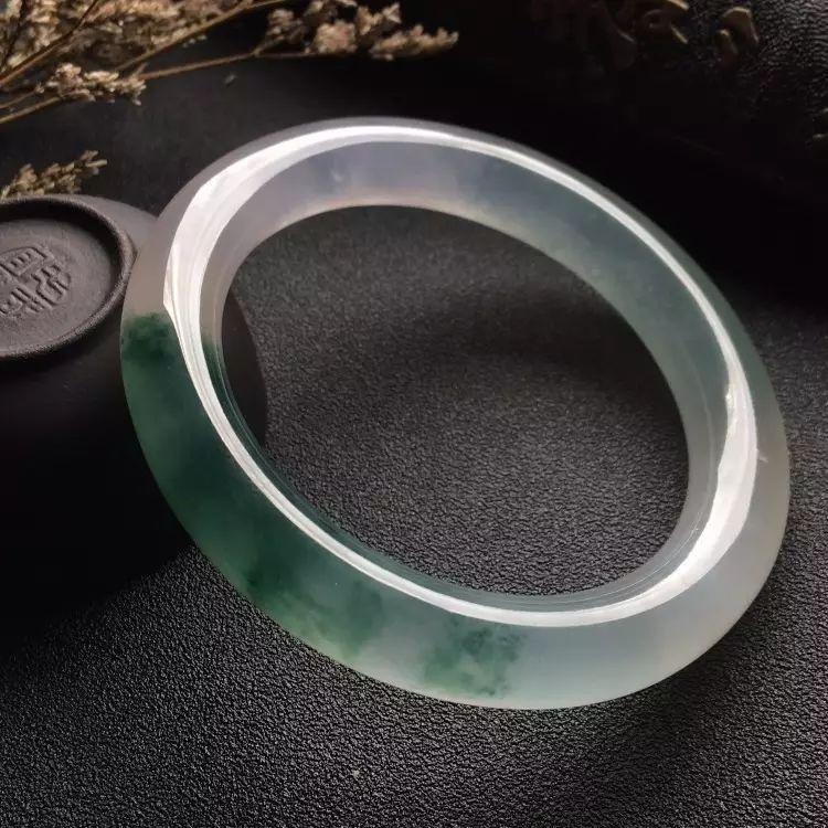 翡翠|一条翡翠玉镯的诞生，你知道她经历了什么吗？