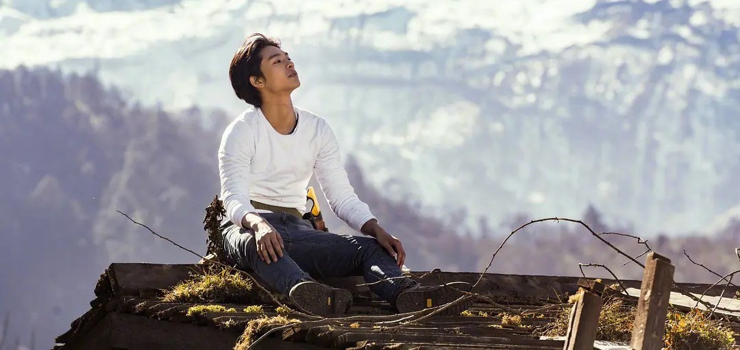 新浪娱乐|连续13天冠军狂揽6亿票房，《扬名立万》被葛优新片挤下“神坛”