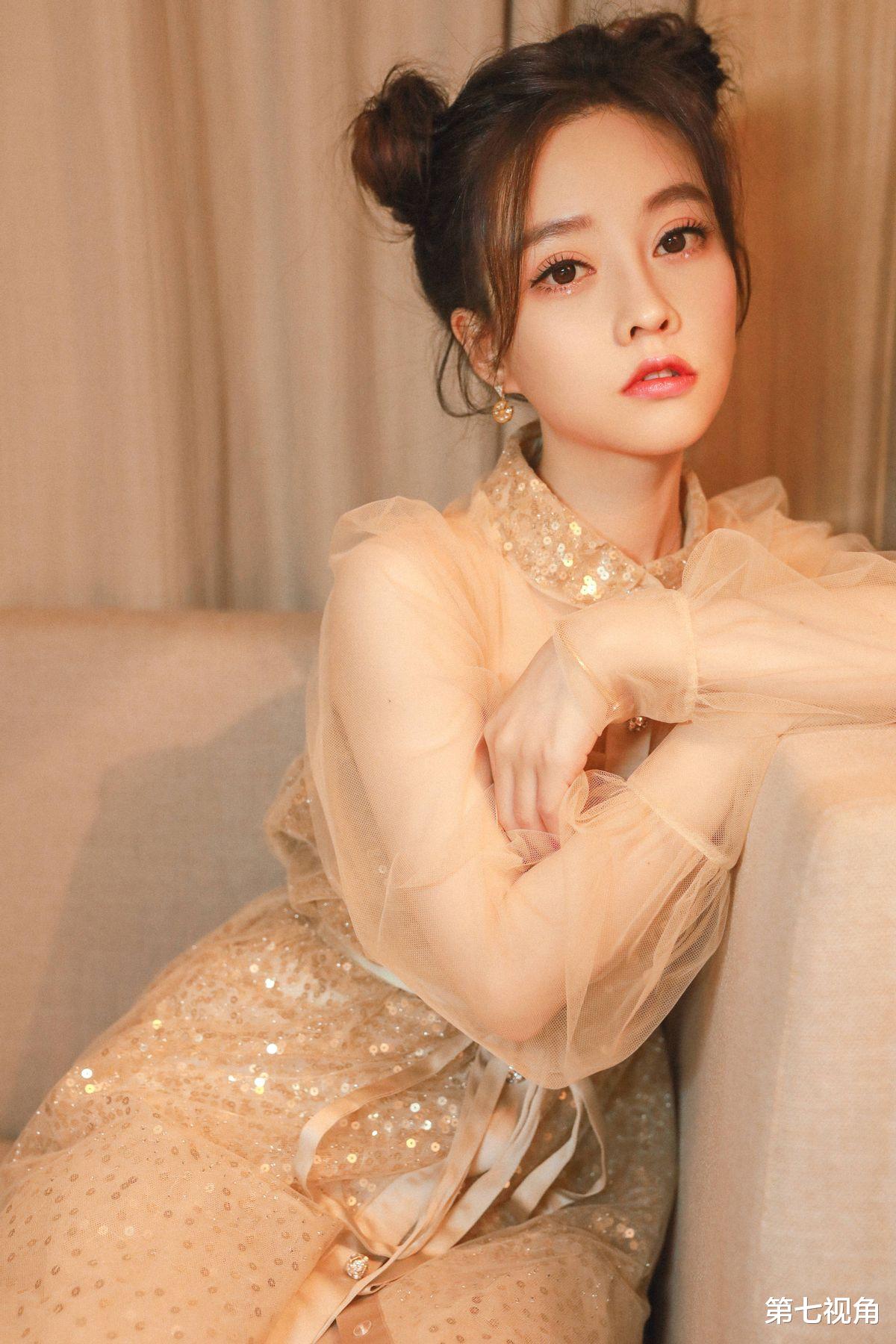 第七视角 《月牙湾》也太经典了，冯提莫直播翻唱，这个版本怎么样？