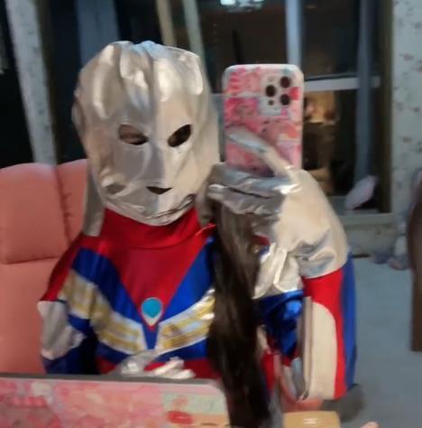 蔡萝莉|蔡萝莉视频关滤镜露素颜，被吐槽太丑不似萝莉，生气辟谣怒摔手机