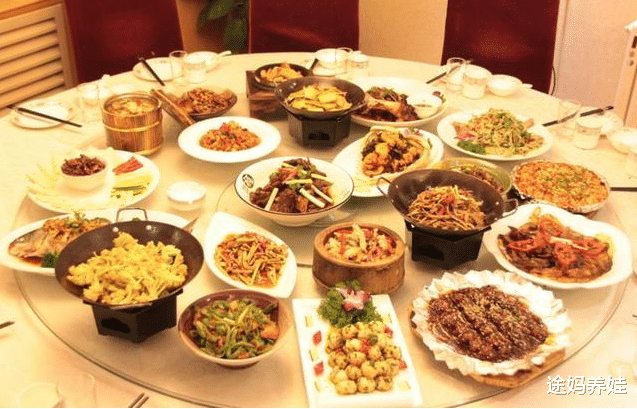 美国|请客吃饭时，别再用“乙里乙气”了！这样的回应，有四点好处