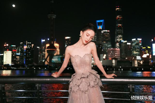 金晨|真纸片人！金晨现身活动排骨胸全程抢镜，网友齐呼：瘦得可怕