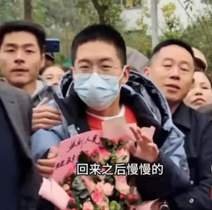练习生|养姐晒孙卓的奖状，称其永远是姐姐心中的佼佼者，网友：快闭嘴吧