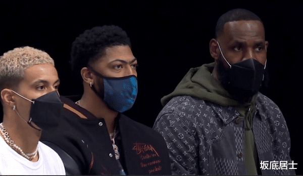 勒布朗·詹姆斯|詹姆斯：抽一根夹一根啥意思？库兹马：从来没打过这么富裕的仗！