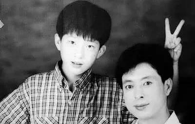 井柏然|幼年被抛弃的7位明星:井柏然靠老人捡废品养大, 舒畅10岁失去亲人