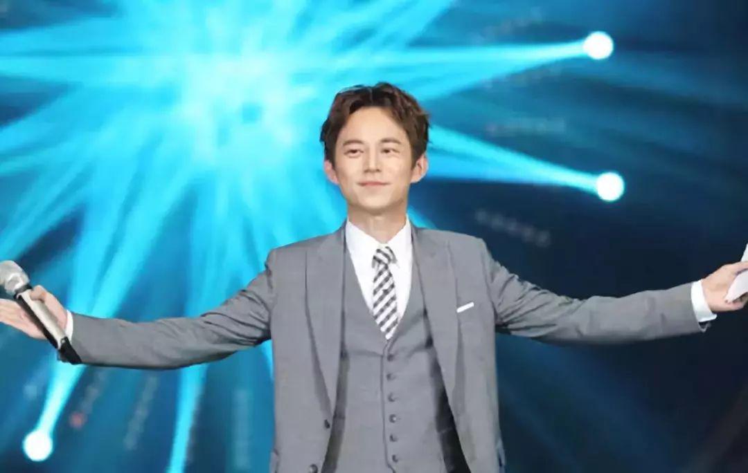 王刚|吴亦凡之后，何炅被推上风口浪尖，网友要求其退圈！