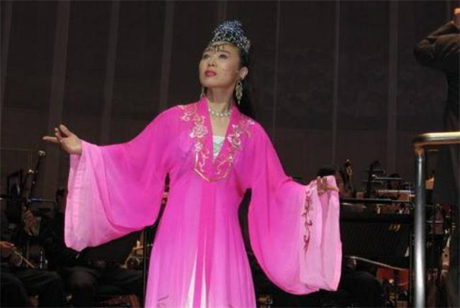 结婚|他27岁娶大15岁著名艺术家，结婚16年无儿无女，却依旧恩爱如初