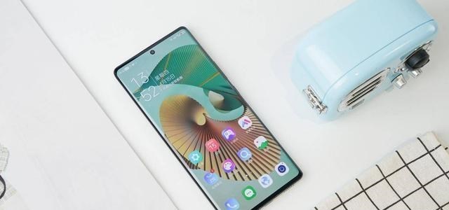 中兴|60倍变焦！256G跌至3998，国产机皇加速退场