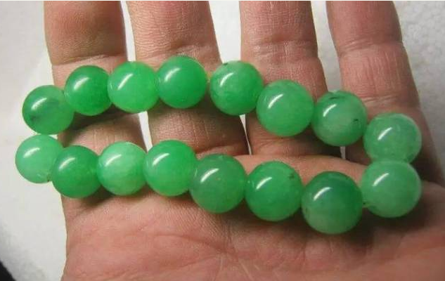 翡翠手串|翡翠手串挑选指南！下面这几个方面，要着重注意