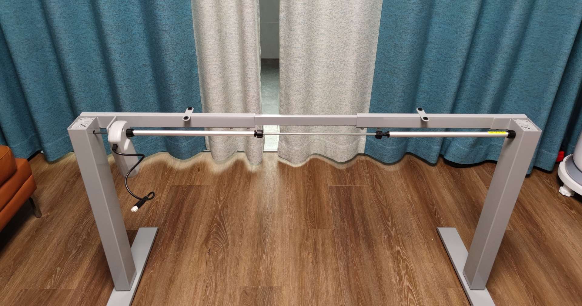 朴实无华，从实用和整洁出发的书桌改造实战