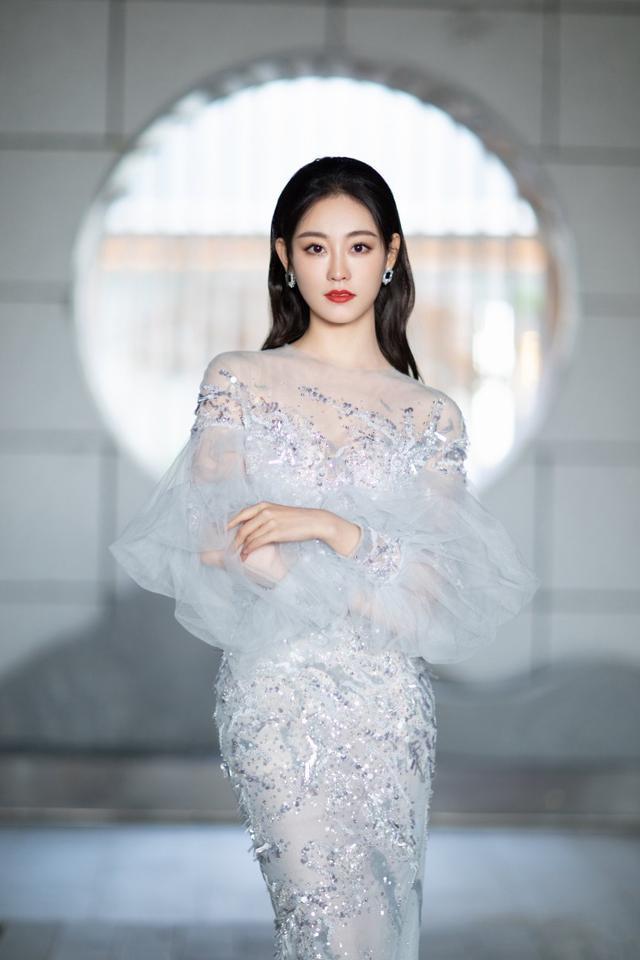 娱乐圈|祝绪丹人美又会穿，俗称的高颜值大长腿小姐姐，网友：身材太好了