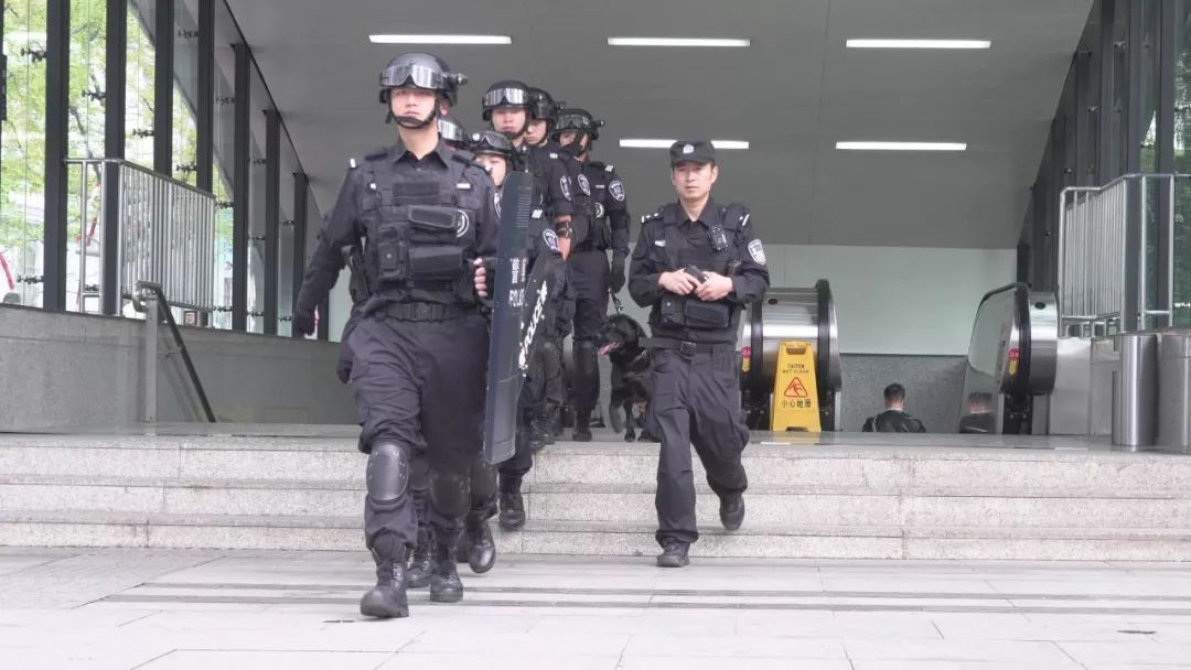 中国不需要超级英雄,而美国警察没有义务保护公民,报警根本没用