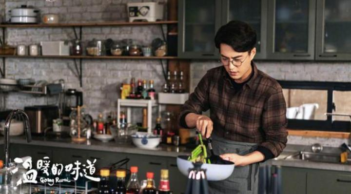 余男|开播1集，热度就冲到全网第2，湖南台这次又拿到“王炸”了