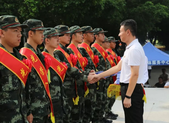 安妈育儿日|2021年参军“新要求”，这8种情况无法通过政审，学生需知晓