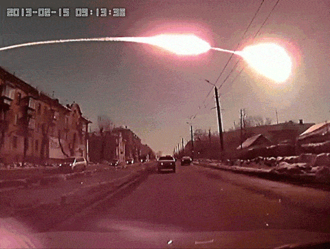 外星飞行器降临内蒙古鄂尔多斯夜空?不明飞行物悄无声息穿越夜空