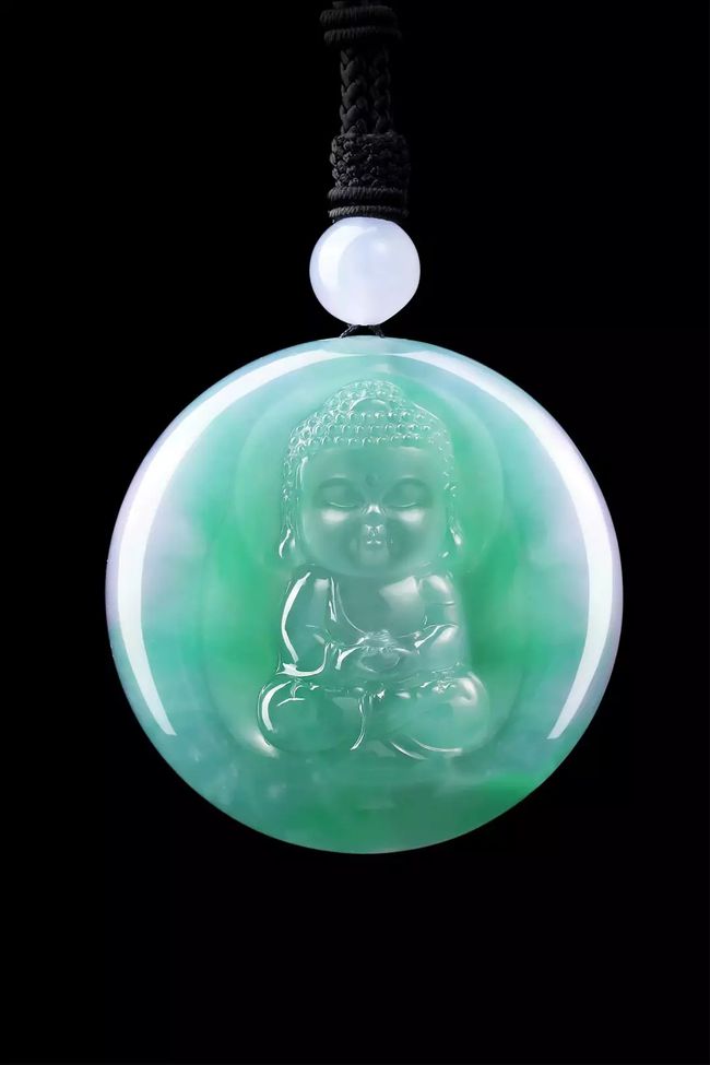 翡翠|价值过亿的翡翠标王，开出了绝美的春带彩，最后价值多少？