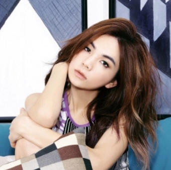 孔雪儿|歌手陈嘉桦：37岁患肿瘤，39岁“直播生娃”，产后患3年尿失禁