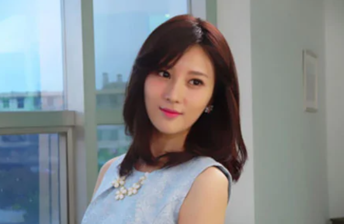 邬靖靖|别人“拼爹”她拼姑父，姑姑与姑父离婚之后，她的资源一落千丈