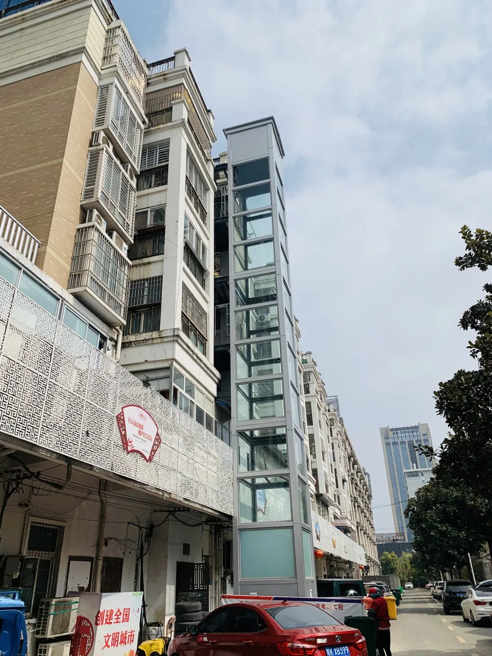 阜阳那些事 正在施工！就在蓝色雅典小区！你家小区安装吗？