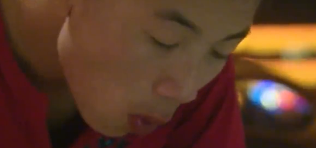 蓦然一牟 亲生母亲仅隔500米,为何不敢相认?父母离异孩子就注定孤独吗