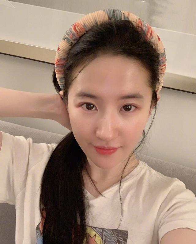 刘亦菲|34岁刘亦菲近照曝光！身材走样似中年妇女，原来她不姓刘美国籍