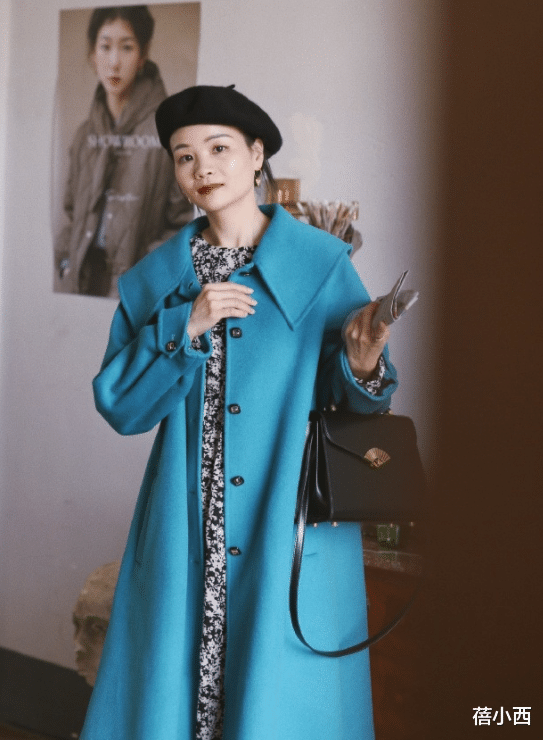 蓓小西 “大衣+碎花裙”今年最火cp,优雅又温柔,爱美的小姐姐都穿上了