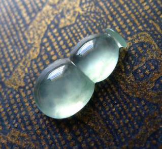 翡翠|炎热的夏季对于翡翠玉石来说，也是十分“痛苦”的！