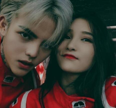 殷世航|殷世航真实身份是个“光头”？频繁染发损伤严重只能靠假发硬撑