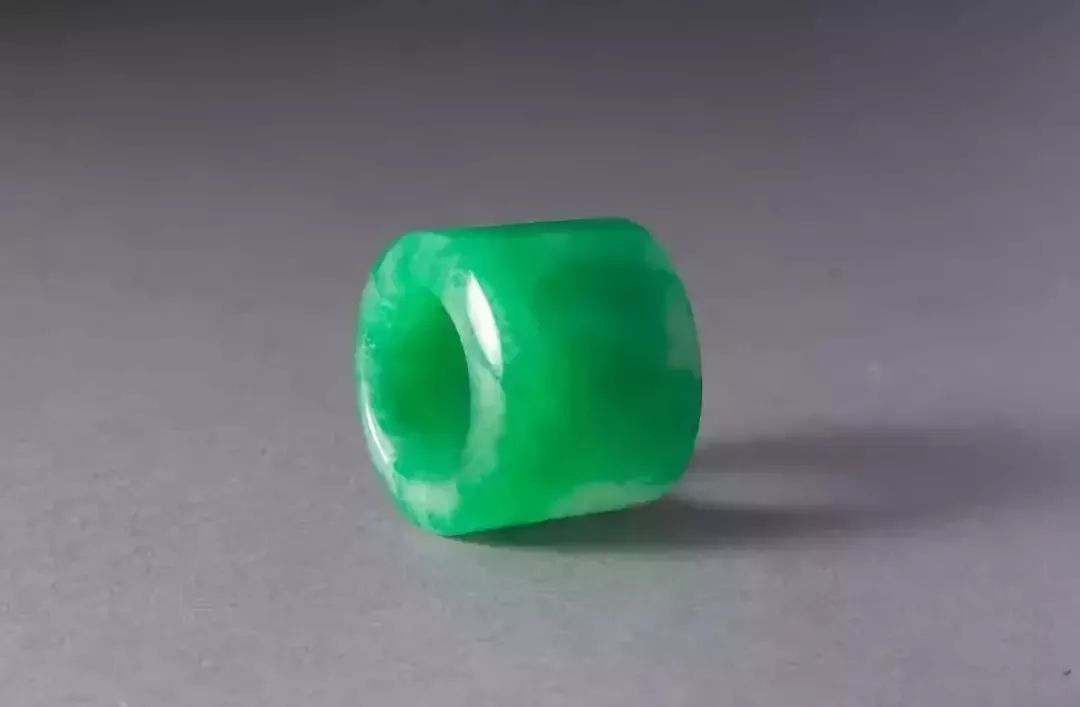 翡翠|“大太监”李莲英，手上价值2亿的翡翠扳指是偷慈禧的吗？