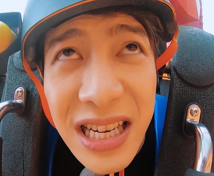 |《嗨放派》王嘉尔飚韩语脏话，脸脸反应太意外，难怪姚导看重他