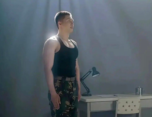 杨洋|男明星为何沉迷于举铁?杨洋被吐槽没了少年感,王一博的脖子变粗